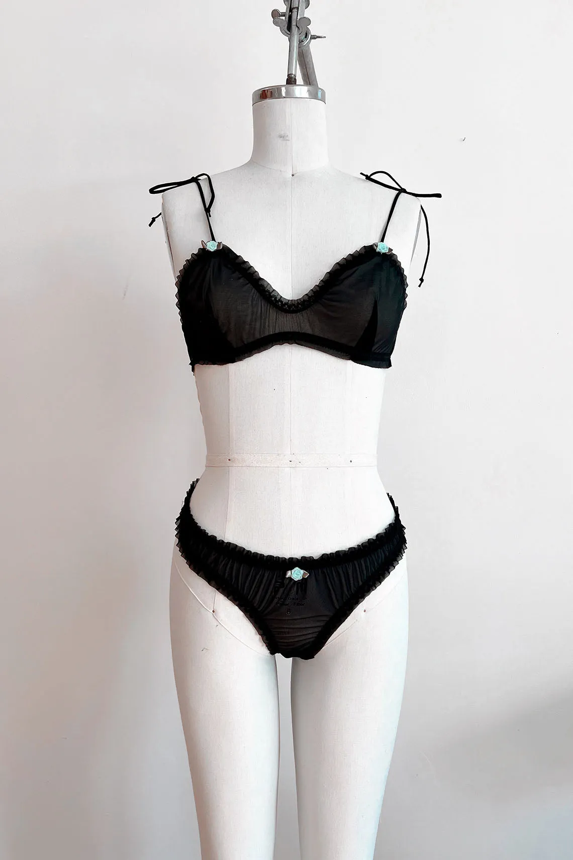 Black Recycled Mesh Oleander Rosette Thong