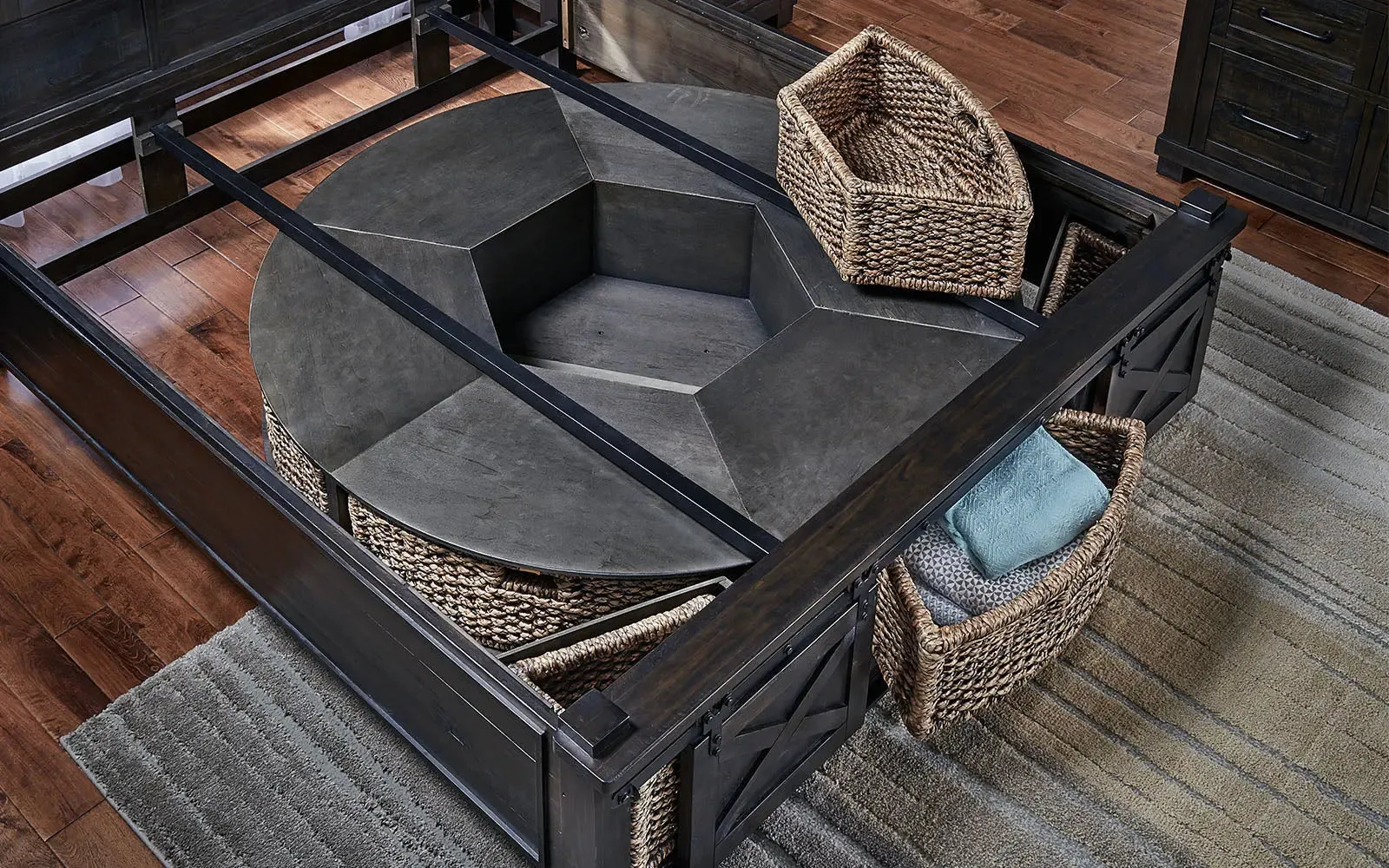 Sun Valley Cal-King Storage Hdbr W/ Rotating Storage