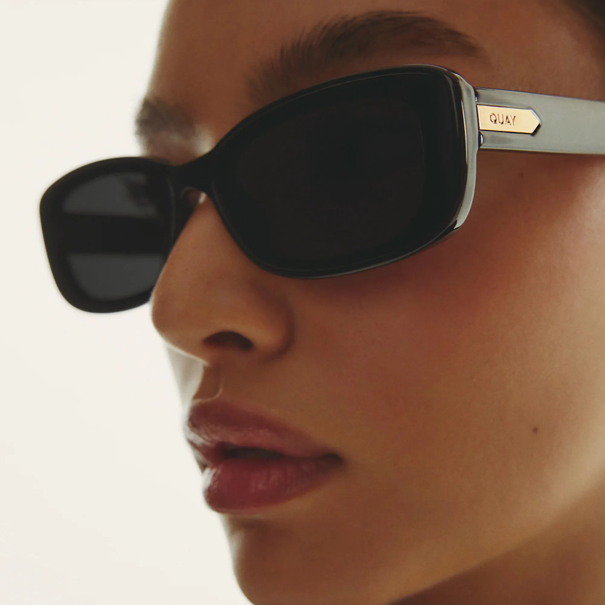 Vibe Check -Black Frame / Black Polarized Lens